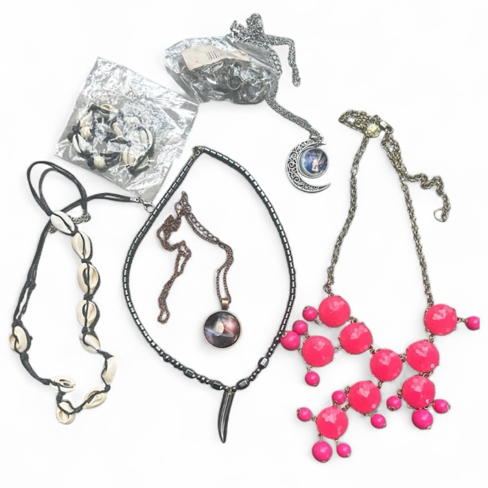 Bundle of jewelry